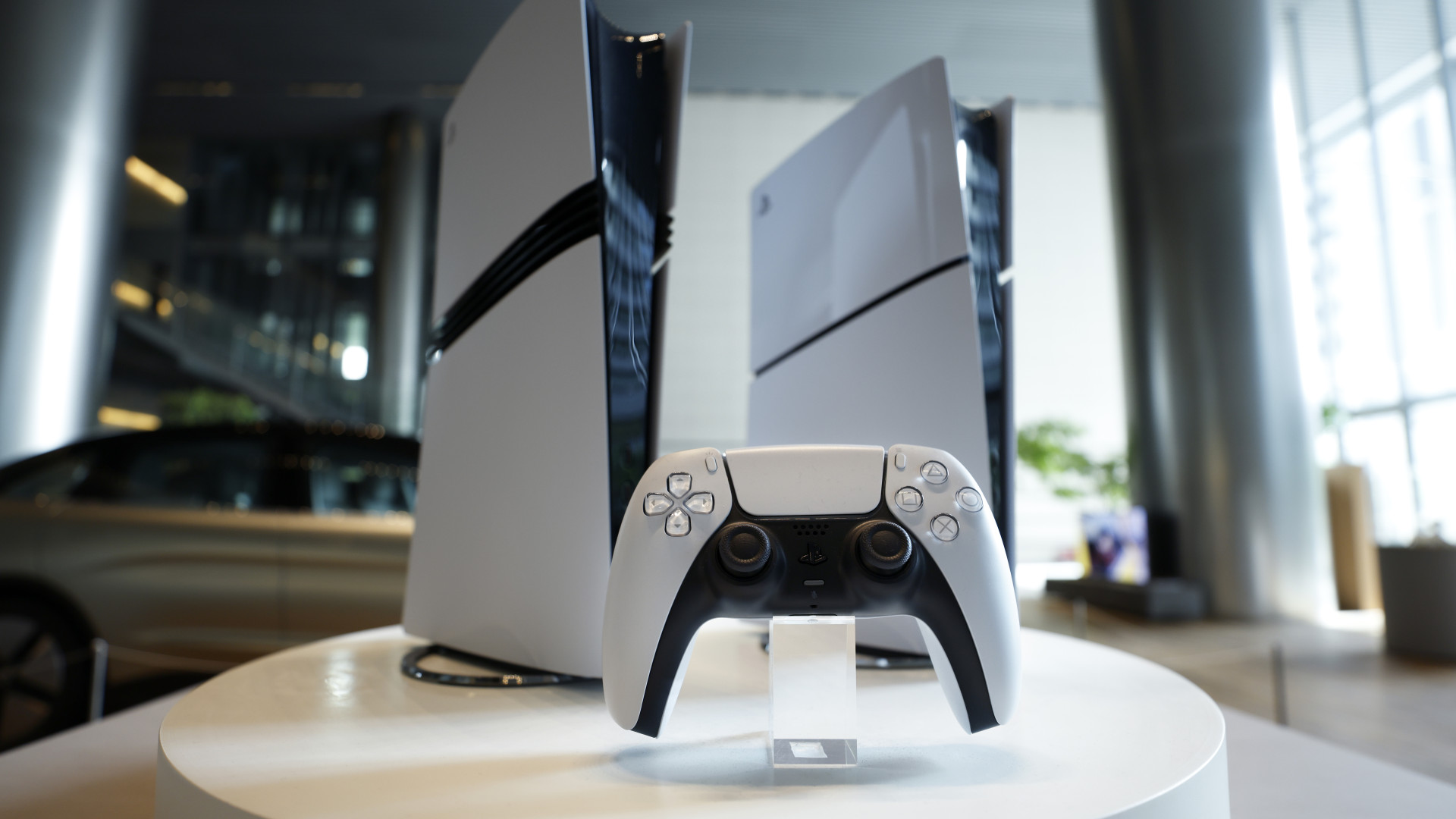 Next-gen gaming console and controller